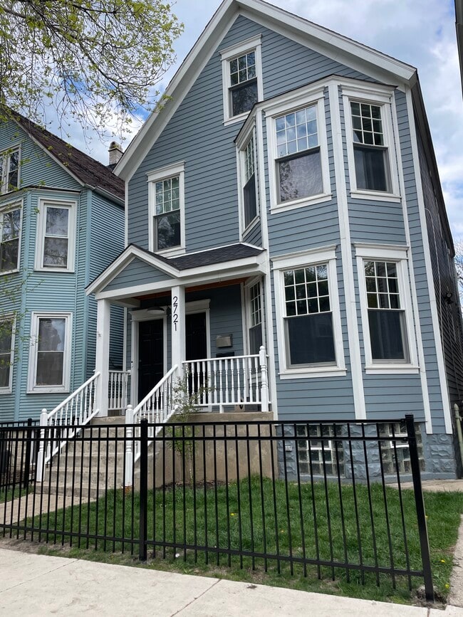 Building Photo - 2721 N Marshfield Ave