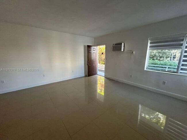 Building Photo - 8321 Crespi Blvd