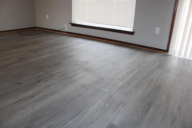 Building Photo - 119 Kendra Dr