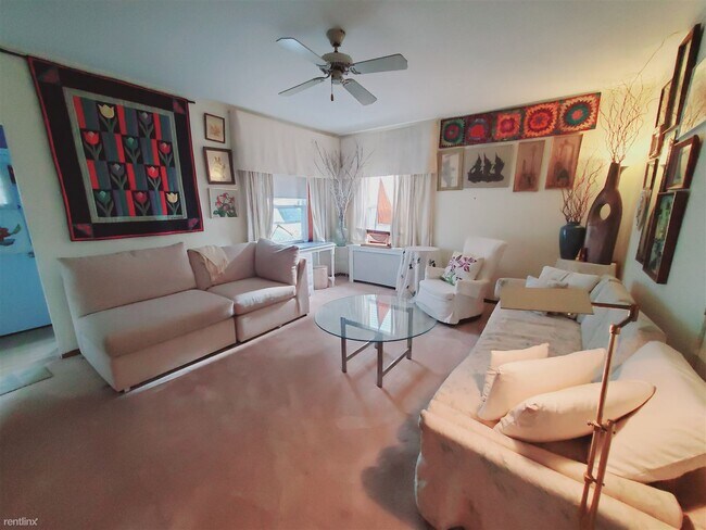Foto del edificio - 1 br, 1 bath Condo - 75 Soundview Ave Unit 1