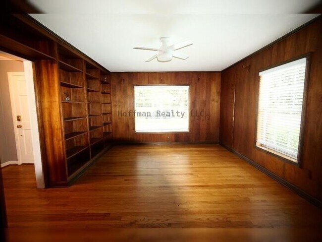 Building Photo - 3-Bed, 2-Bath, 2-Car Garage with Den and Pool