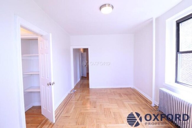 Foto del edificio - 1 bedroom in Queens NY 11354