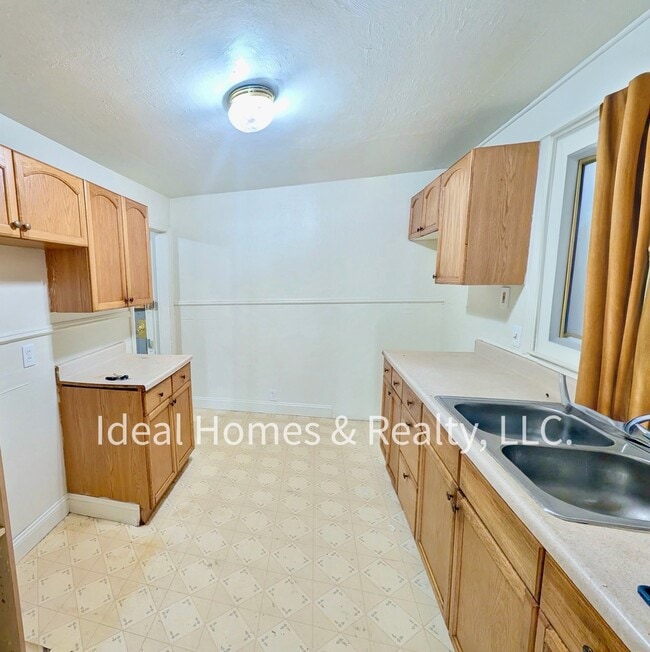 Building Photo - 3061 Raywood St