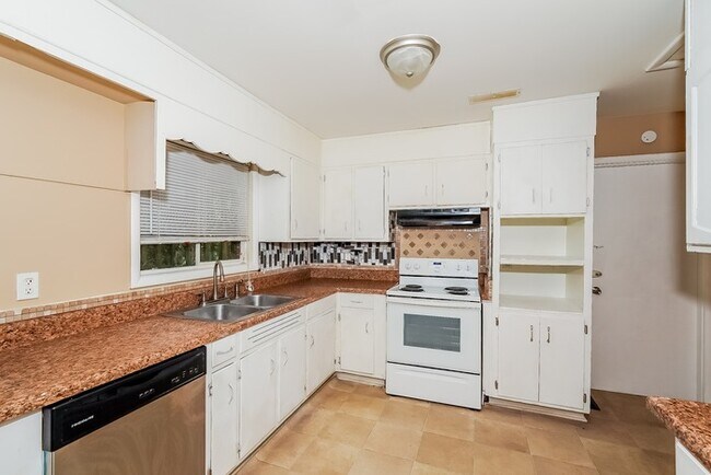 Foto del edificio - Beautiful 3 Bedroom Home