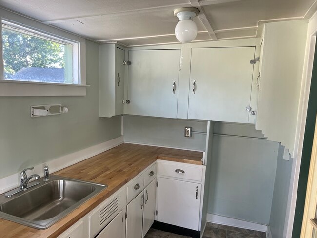 Foto del edificio - 293 Central Ave