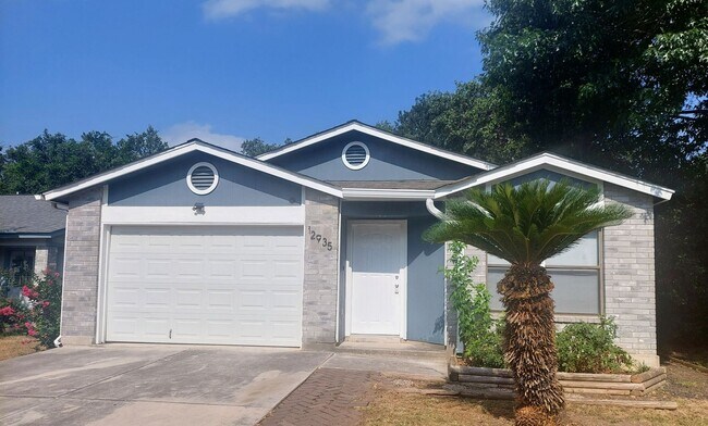 Building Photo - Hunters Chase Charming 3 Bedroom Single St...
