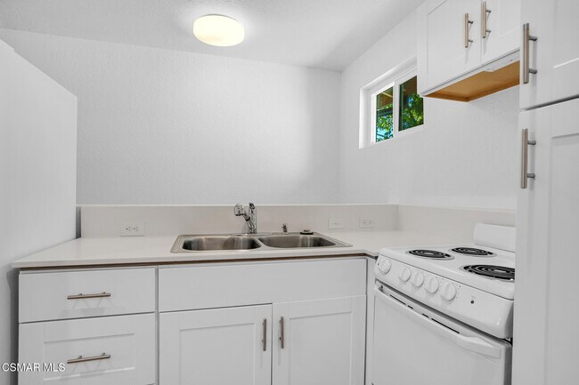 Building Photo - 1160 Alamos Dr