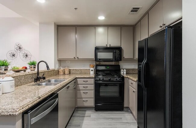 Foto del edificio - This condo has it all: location, style, an...