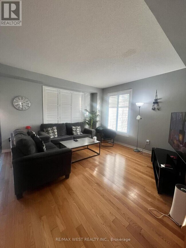 Photo du bâtiment - 4 Raintree Dr