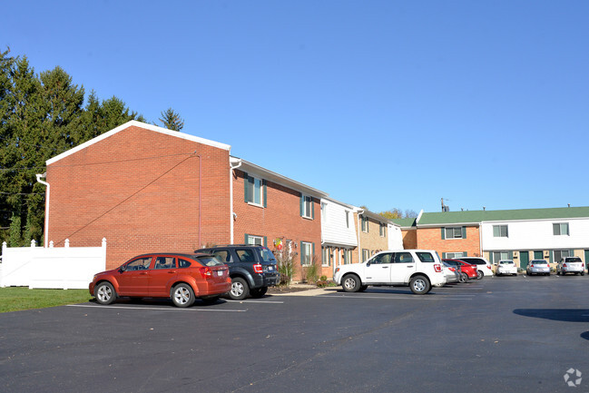 Building Photo - Village Green Townhomes