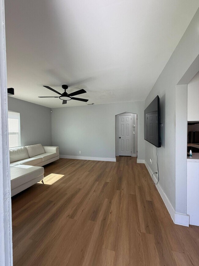 Foto del edificio - 217 E 24th St