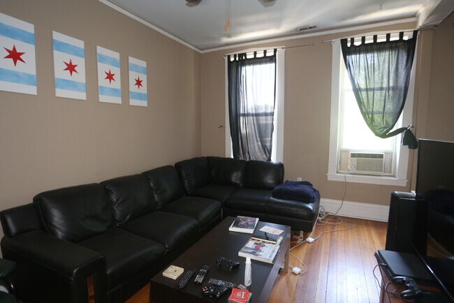 Foto del edificio - 2341 N Leavitt St