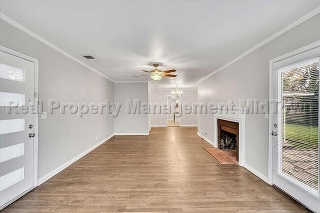 Foto del edificio - 6400 Greenway Rd