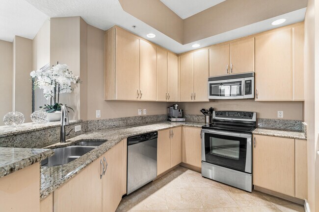 Building Photo - 701 S Olive Ave