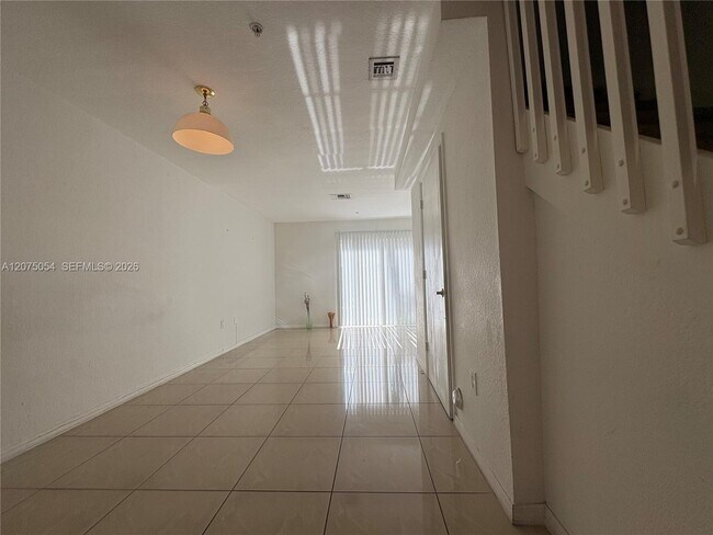 Foto del edificio - 2064 NE 167th St