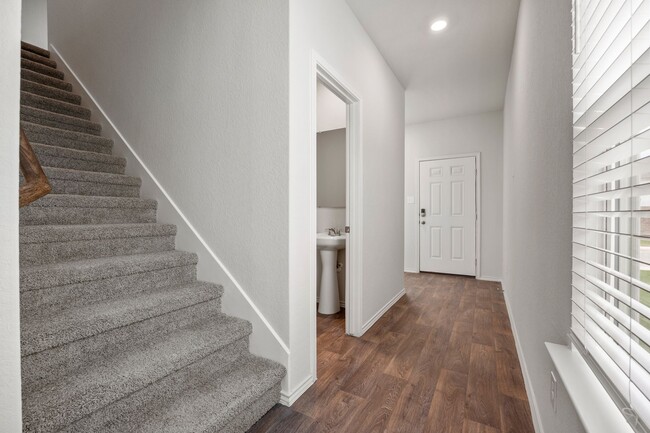 Foto del edificio - REDUCED DEPOSIT!!!  Brand New Construction...
