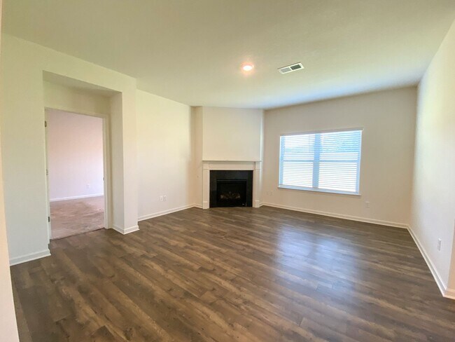 Foto del edificio - 4 bedroom 2 bath built by DR Horton in 2021