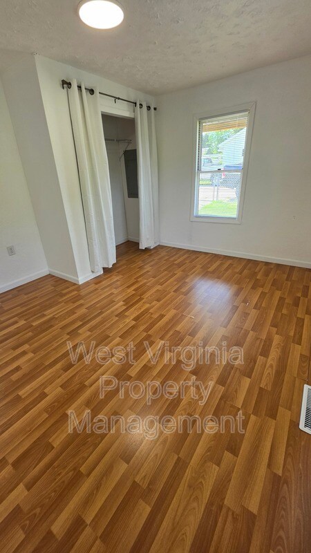Building Photo - 128 Dunn St
