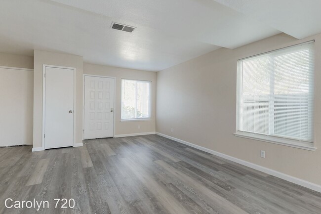 Foto del edificio - 8101 Kelton Dr