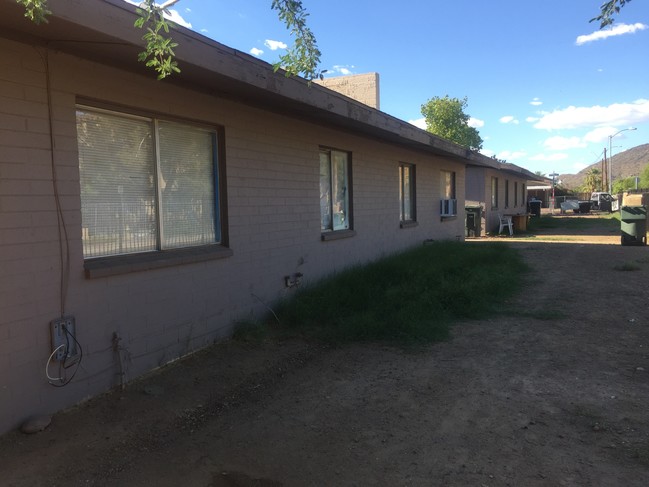 Building Photo - 1701 W Vogel Ave