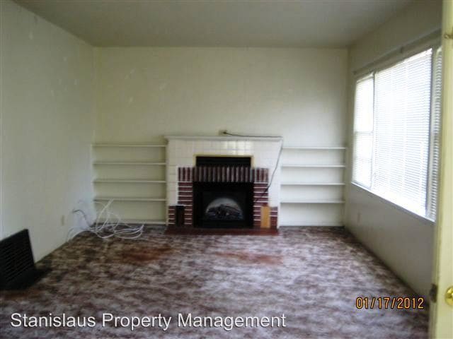 Building Photo - 733 Ramona Ave