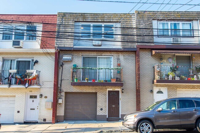 Building Photo - 217 67th St