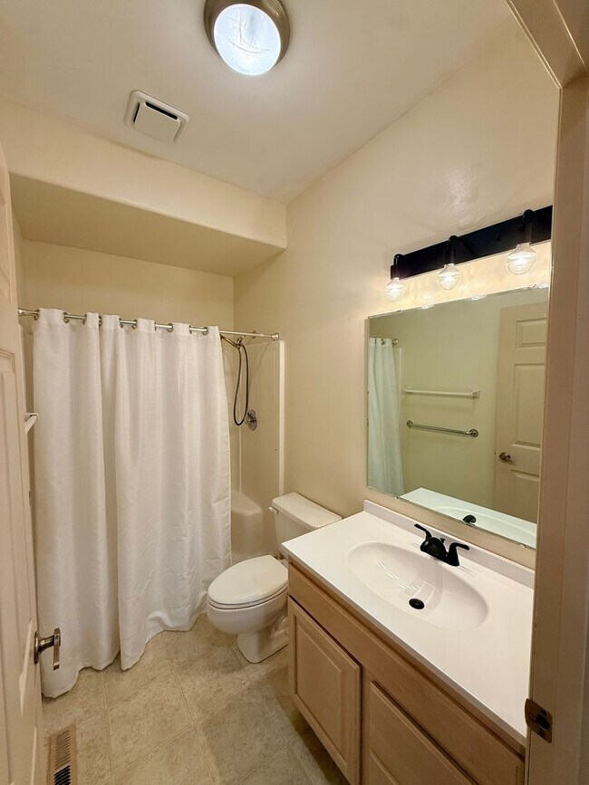 Building Photo - 3 Bed 2 Bath rental in Bozeman