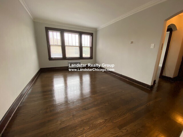 Building Photo - 5544 W Leland Ave