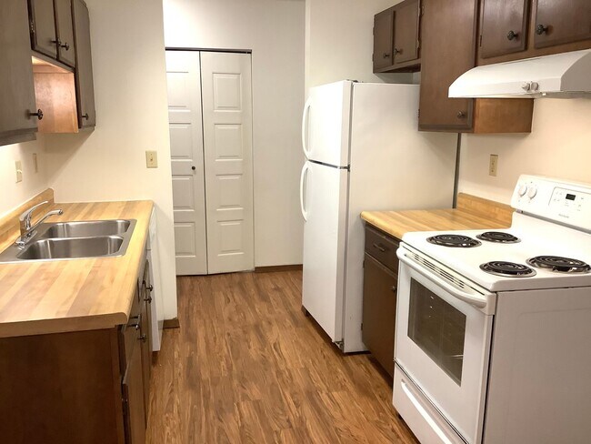 Building Photo - 1814 Prairie Ave - Sharpe