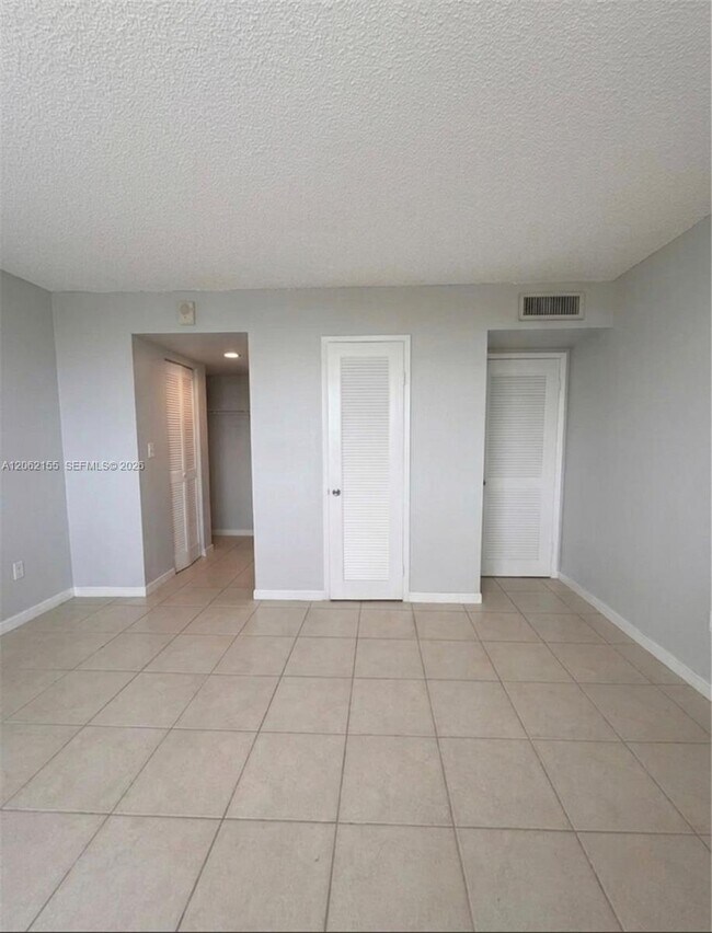 Foto del edificio - 2841 NE 163rd St