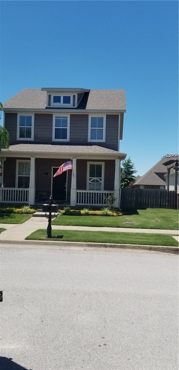 Building Photo - 631 N Longfellow Ln