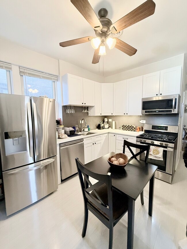 Foto del edificio - 2246 W Armitage Ave