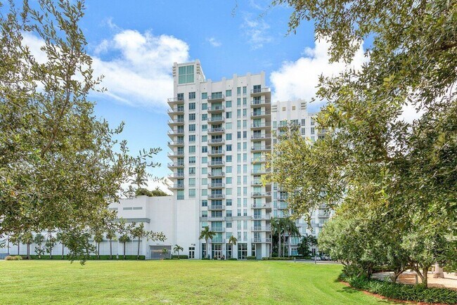 Foto del edificio - 300 S Australian Ave