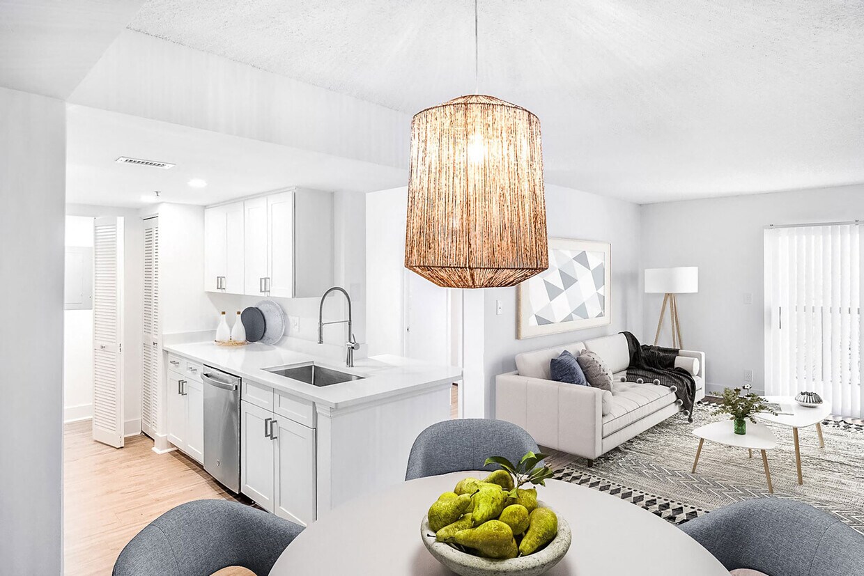 Descubra interiores recientemente renovados en casas seleccionadas, completos con electrodomésticos de acero inoxidable nuevos, encimeras de cuarzo, gabinetes modernos y elegantes pisos de tablones de vinilo. - Windsor Coconut Creek