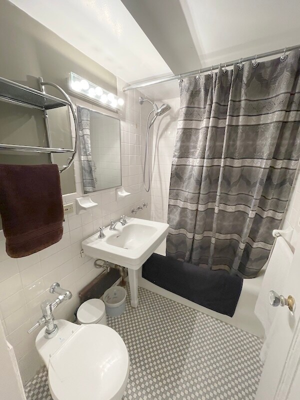 Foto del edificio - 320 E 42nd St
