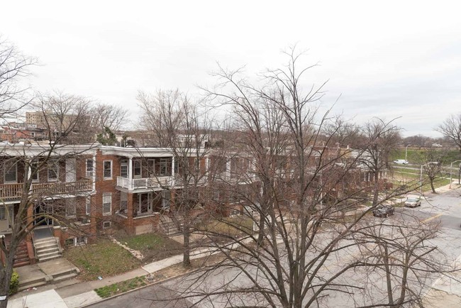 Vista desde el edificio - 2431 Lakeview Ave