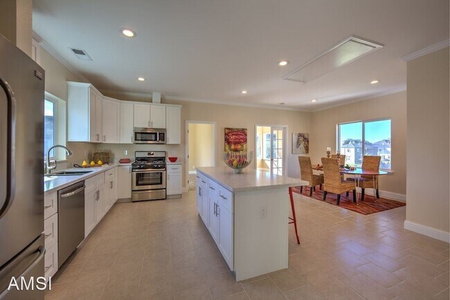 Building Photo - 4 br, 3 bath House - 962 16th Street