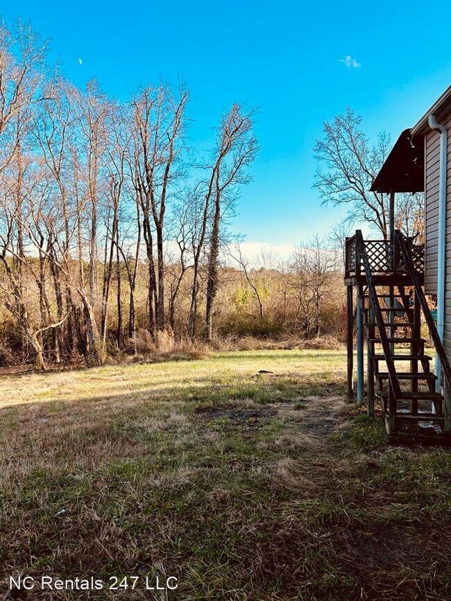 Building Photo - 3 br, 1 bath House - 4126 Kivett Dr, James...