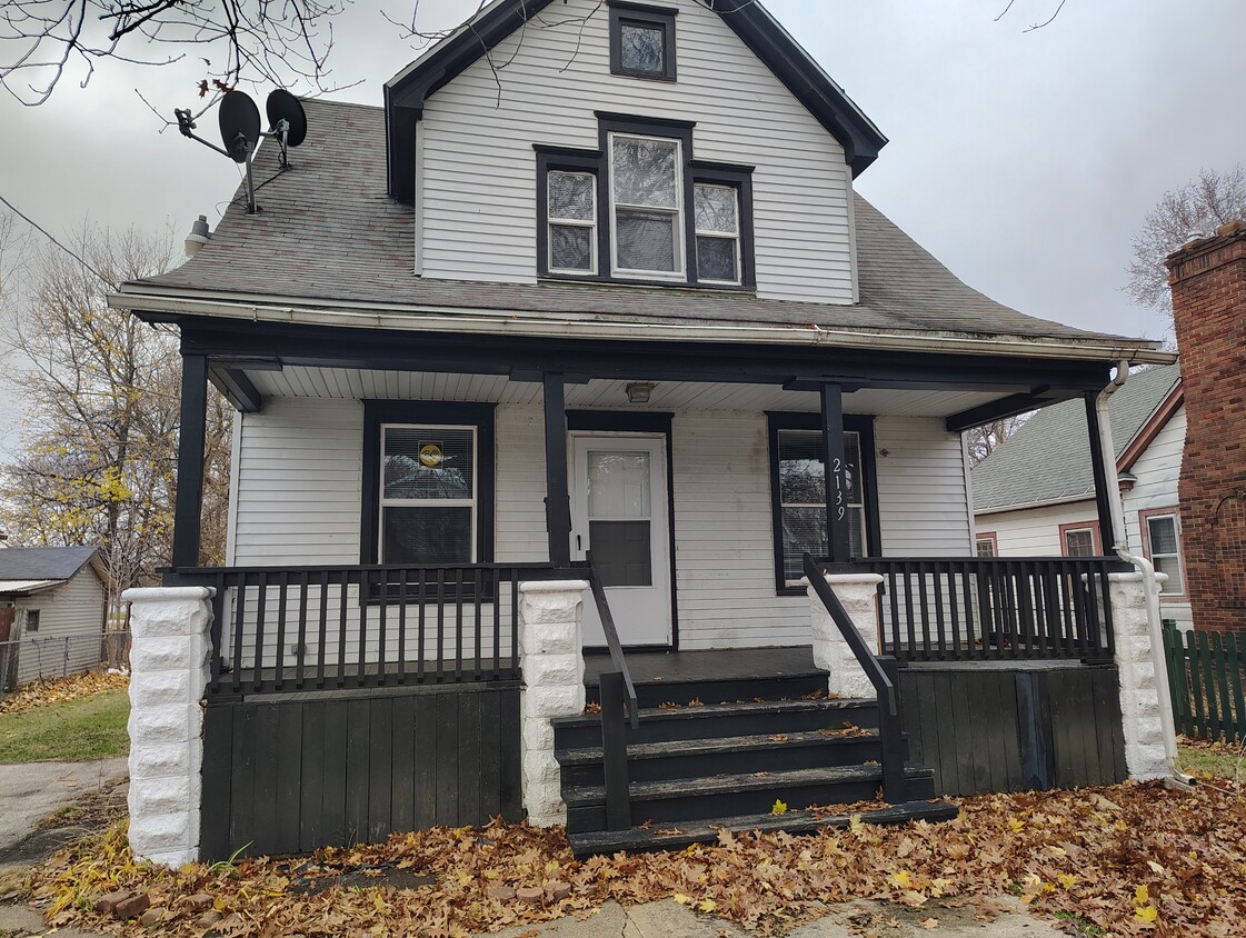 Primary Photo - 2139 10th St