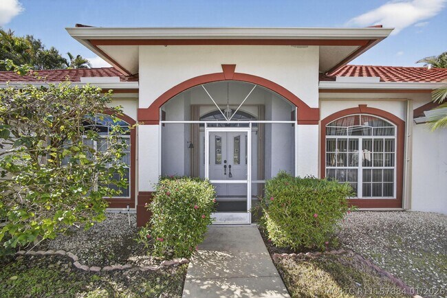 Building Photo - 1940 S Club Dr