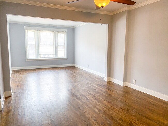 Building Photo - 3552 N Southport Ave