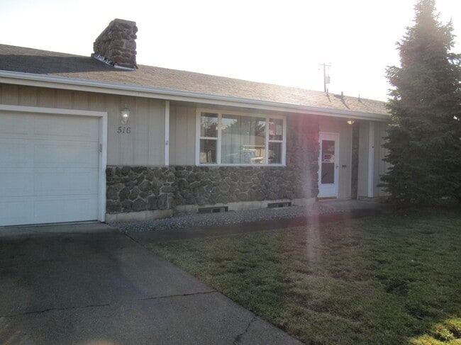 Building Photo - 516 E Wedgewood Ave