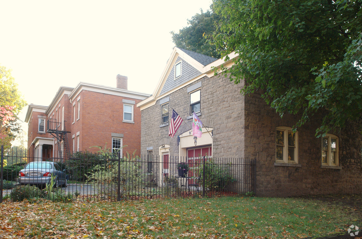 Building Photo - 263 S Plymouth Ave