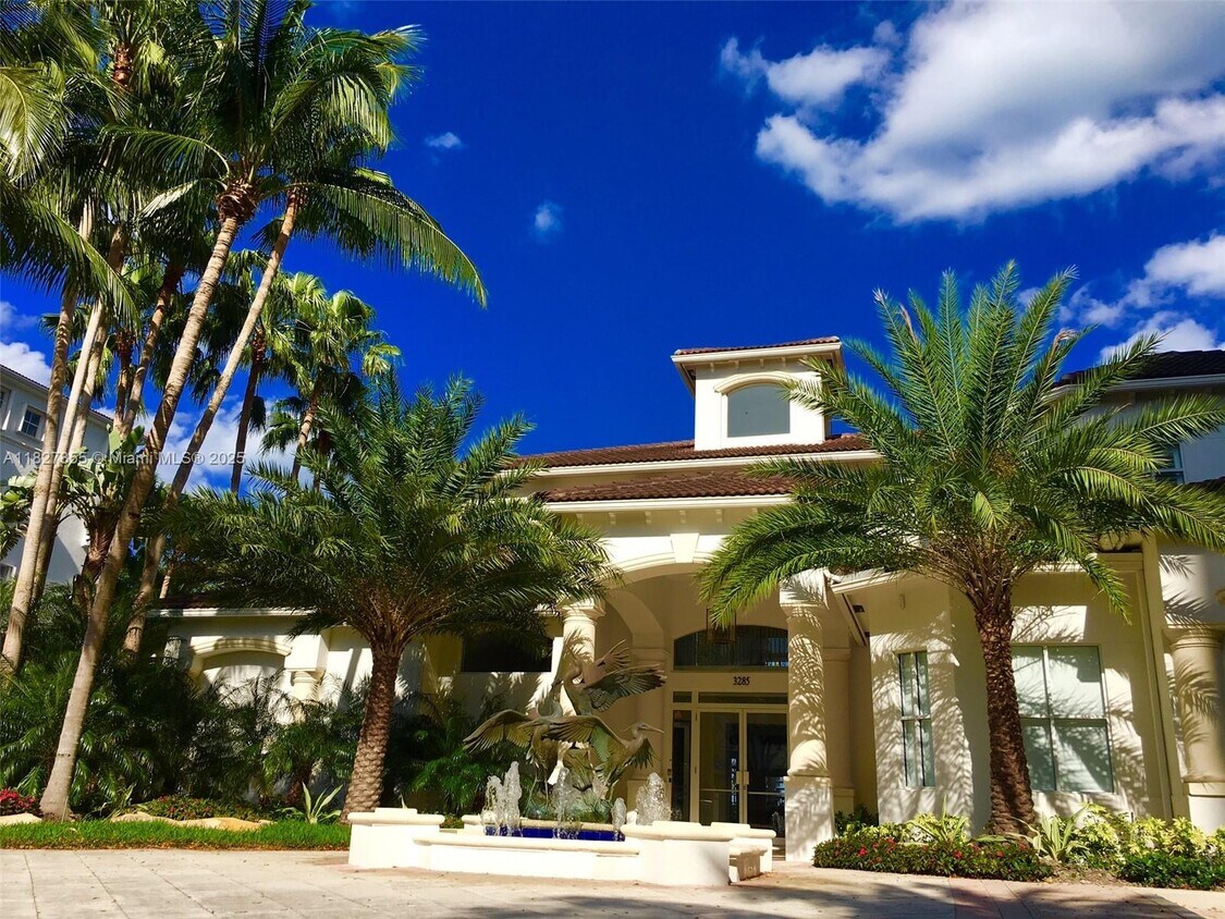 Foto principal - 3205 NE 184th St