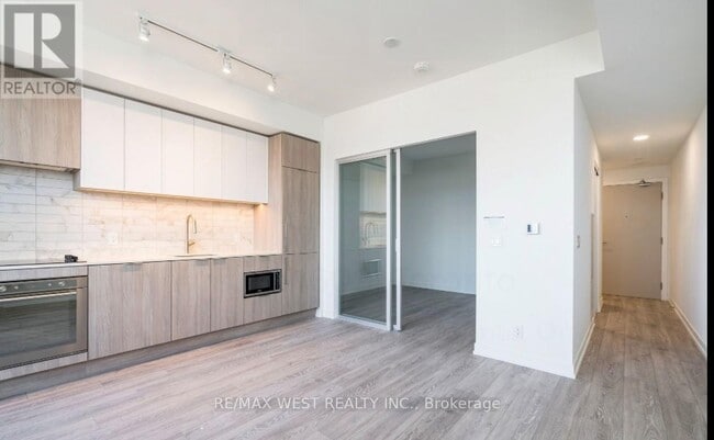 Building Photo - 2020 Bathurst St