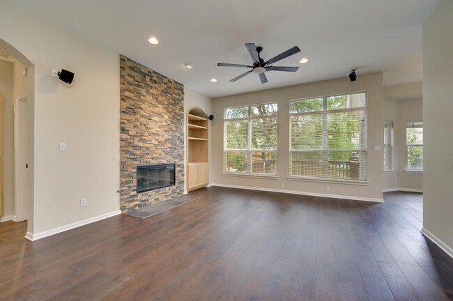 Building Photo - 12713 Majestic Oaks Dr