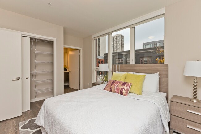 Building Photo - 1552 N North Park Avenue