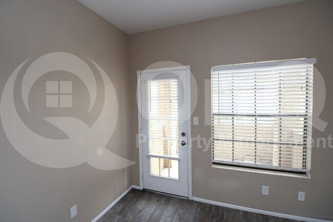 Foto del edificio - 1126 W Elliot Rd