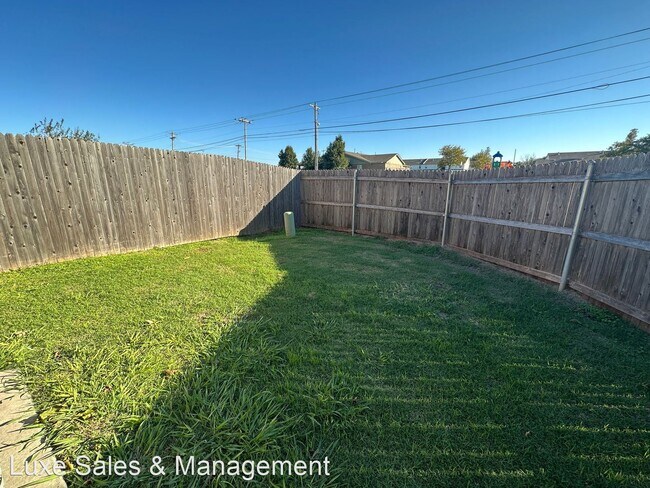 Foto del edificio - 2 br, 1 bath House - 4600 Loch Ln