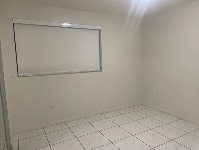 Foto del edificio - 2740 W 63rd St